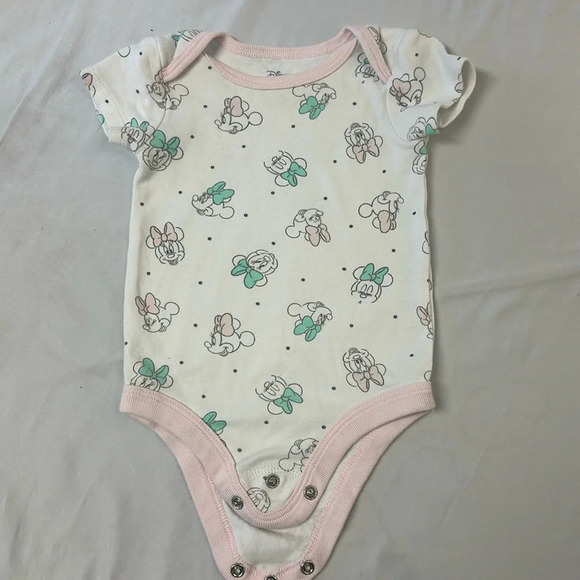 Disney - Minnie Mouse - short sleeve newborn onesie top/shirt. Size 0-3 months - Picture 1 of 3